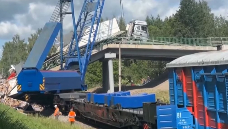 Κατέρρευσαν γέφυρες στη Ρωσία: Για σαμποτάζ κάνει λόγο η Μόσχα (vid)