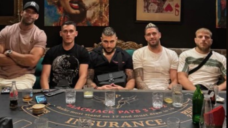 Πασχαλάκης και Αλεξανδρόπουλος ποζάρουν με τον Ρακ: Οι πολεμικές τέχνες και το «μπλακ τζακ» 