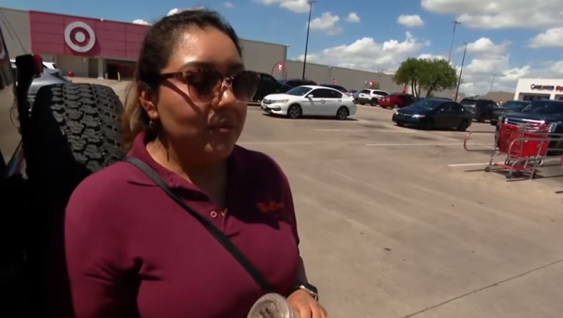 Πελάτισσα σε Starbucks στο Τέξας εξοργίστηκε με το μήνυμα που έγραψε ο μπαρίστα στο ποτήρι της: «Είναι προσβλητικό» (vid)