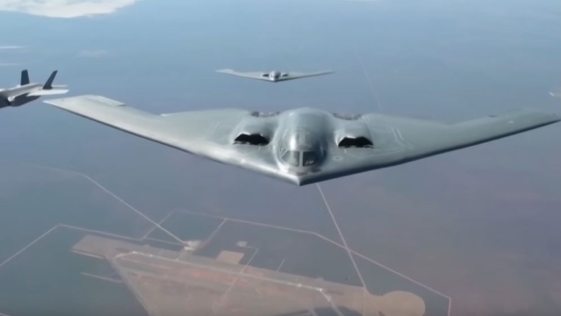 Πρώην πιλότος βομβαρδιστικού Β-2 αποκάλυψε πώς πήγαινε στην τουαλέτα σε 44ωρη αποστολή (vid)