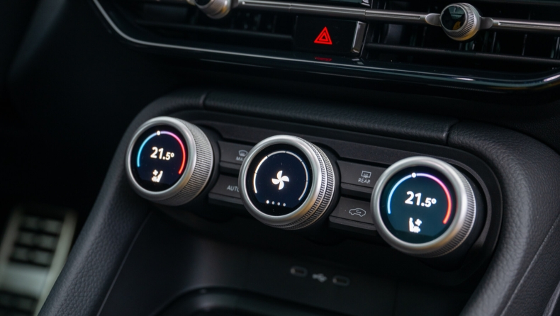 Καύσωνας και αυτοκίνητο: Τι συμβουλεύουν οι ειδικοί