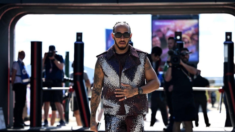 F1 - O Χάμιλτον πήγε στο Σίλβερστον με ρολόι αξίας όσο τέσσερις Ferrari Purosangue 