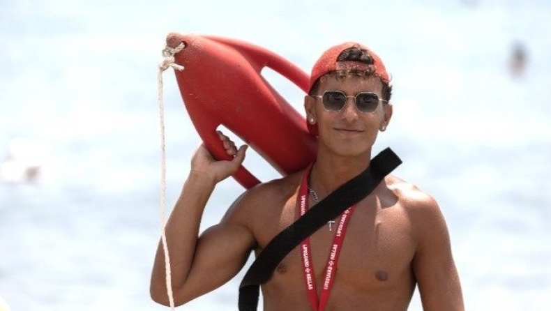 Ναυαγοσώστες περιγράφουν: «Λιποθύμησε μέσα στο νερό, την βγάλαμε αναίσθητη»