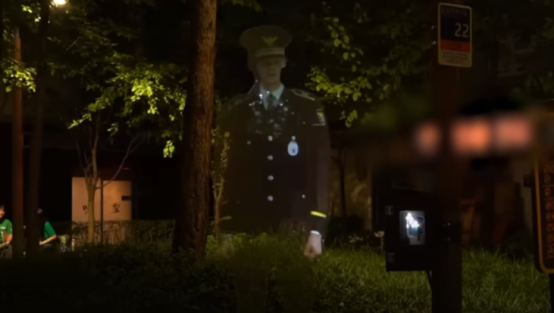 Φάντασμα στην πόλη: Πώς ένα ολογράμμα αστυνομικού μείωσε τα εγκλήματα κατά 22% στη Σεούλ! (vid)