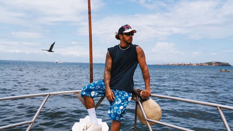 F1: O Λιούις Χάμιλτον κάνει διακοπές στην Πάρο μετά τη μάχη της Ουγγαρίας