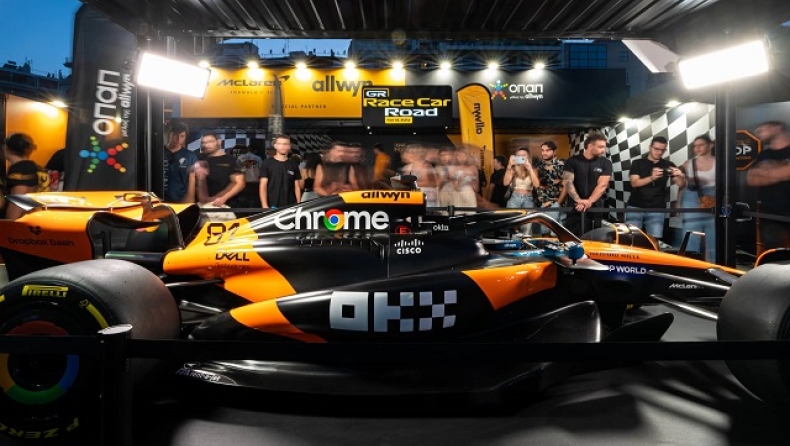 Ουρές για το showcar της McLaren F1 Team που έφερε ο ΟΠΑΠ στη Θεσσαλονίκη