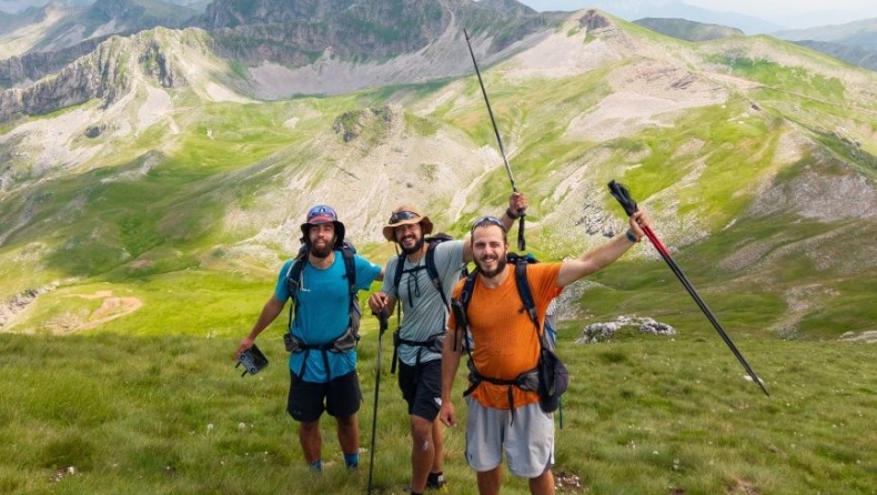 Από το Γύθειο στον Γράμμο με τα πόδια: Τρεις φίλοι που διέσχισαν τη μισή Ελλάδα περπατώντας