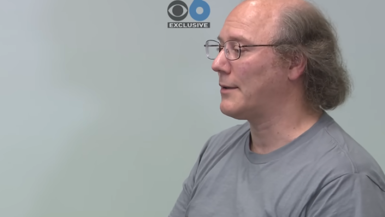 Σκότωσε τους γονείς του, τους έθαψε στην αυλή και το… παραδέχτηκε on camera: Το συγκλονιστικό έγκλημα φρίκης