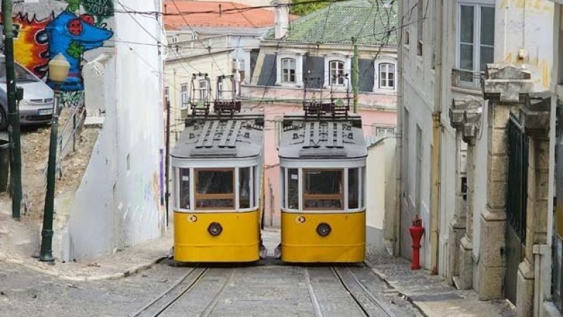 Τραγωδία στη Λισαβόνα: Τι είναι το διάσημο τελεφερίκ Γκλόρια και πώς λειτουργεί