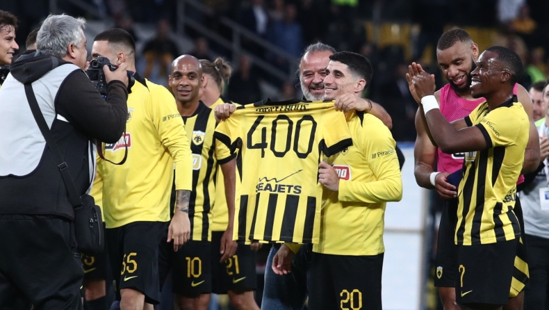 Μάνταλος: Αποθέωση για τον αρχηγό στη Νέα Φιλαδέλφεια, του έδωσε φανέλα με το Νο. 400 ο Ηλιόπουλος