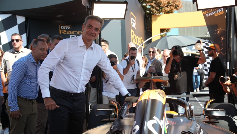 Η απορία του Μητσοτάκη όταν είδε το μονοθέσιο της F1 στη ΔΕΘ (vid)