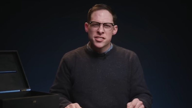 Νεκροθάφτης εξηγεί τι ακριβώς συμβαίνει στο σώμα τις πρώτες 24 ώρες μετά τον θάνατο (vid)