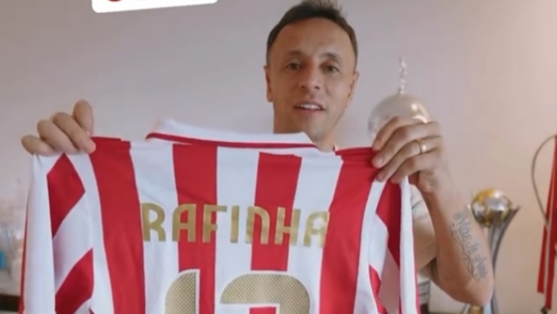 Ραφίνια: «Ευχαριστώ τον κ. Μαρινάκη, είμαι πολύ περήφανος που αποτέλεσα μέλος του Ολυμπιακού»