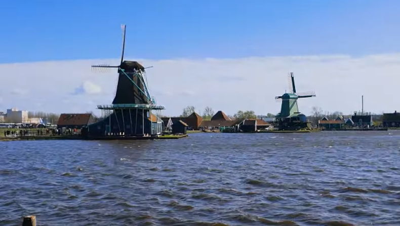 Το χωριό της Ολλανδίας που δέχεται 2,5 εκατ. τουρίστες τον χρόνο: Οι 100 κάτοικοι αποφάσισαν να βάλουν εισιτήριο εισόδου