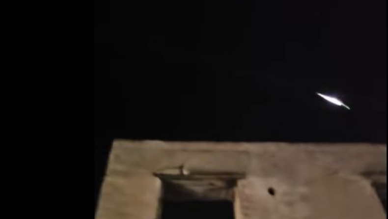 Εντυπωσιακή πτήση μαχητικού αεροσκάφους F-16 Viper πάνω από Καστελόριζο