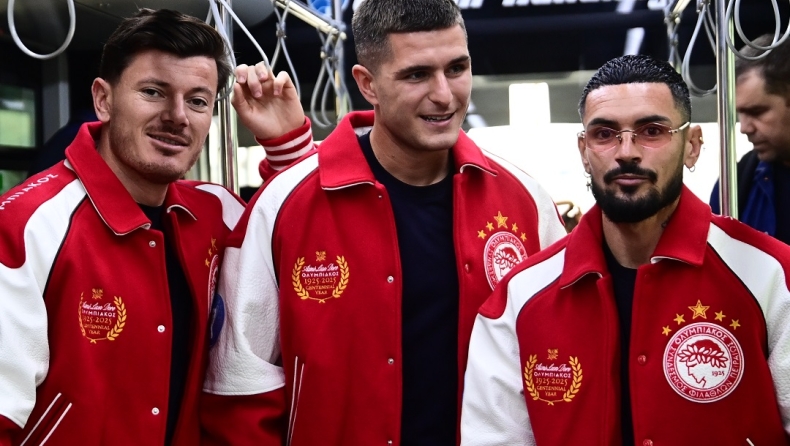 Ολυμπιακός: Το εντυπωσιακό τζάκετ για τα 100 χρόνια που φορούσε η αποστολή