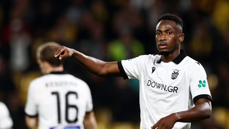 ΑΕΚ - ΠΑΟΚ: Ο Μπάμπα άνοιξε το σκορ στην τελευταία φάση του πρώτου μέρους (vid)