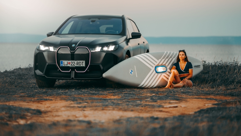 BMW: Λανσάρει SUP που φουσκώνει και πλέει ηλεκτρικά