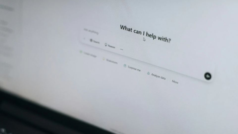 ChatGPT: Πάνω από 1 εκατ. χρήστες εκφράζουν κάθε εβδομάδα αυτοκτονικές τάσεις, σύμφωνα με στοιχεία της OpenAI