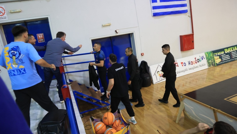 Elite League: Προσωρινή διακοπή στο Σοφάδες - Μέγαρα, οι διαιτητές αποχώρησαν για τα αποδυτήρια