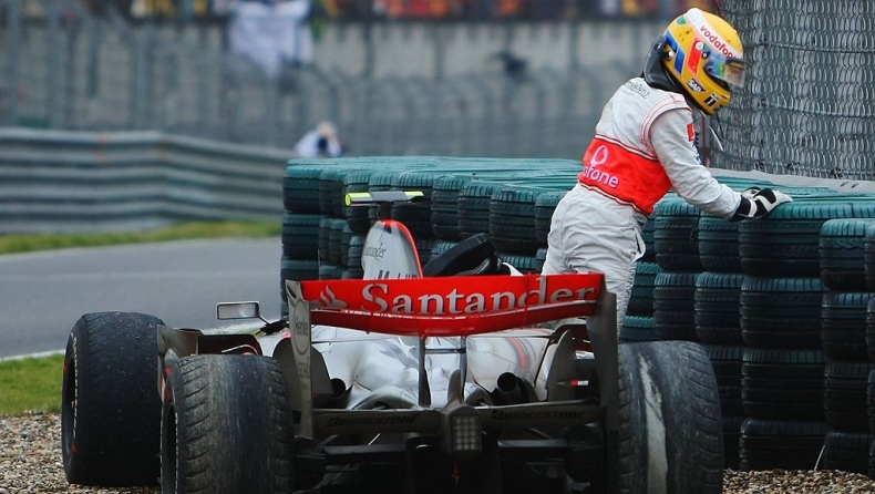 Σαν Σήμερα: Η αμμοπαγίδα που στέρησε τον τίτλο στον Χάμιλτον (vid)