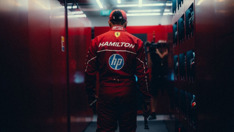 F1 – Χάμιλτον: «Η πρόοδος δεν αρκεί για τη Ferrari, μπορούμε να πετύχουμε πολλά»