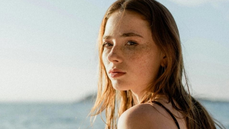 8 φράσεις που φαίνονται αβλαβείς, αλλά στην πραγματικότητα δείχνουν ότι ένας άνθρωπος σε κρίνει