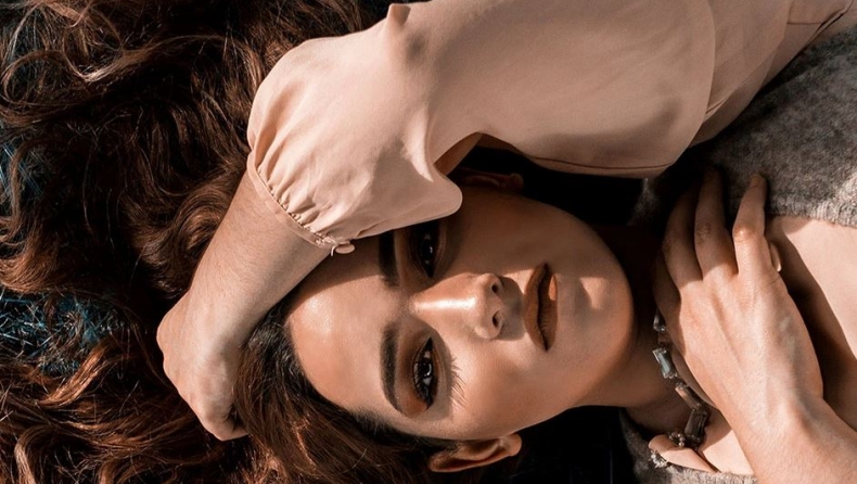 Οι 3 λέξεις που θα σε σώσουν από την αμηχανία: Βοηθούν να συνεχίσει οποιαδήποτε συζήτηση