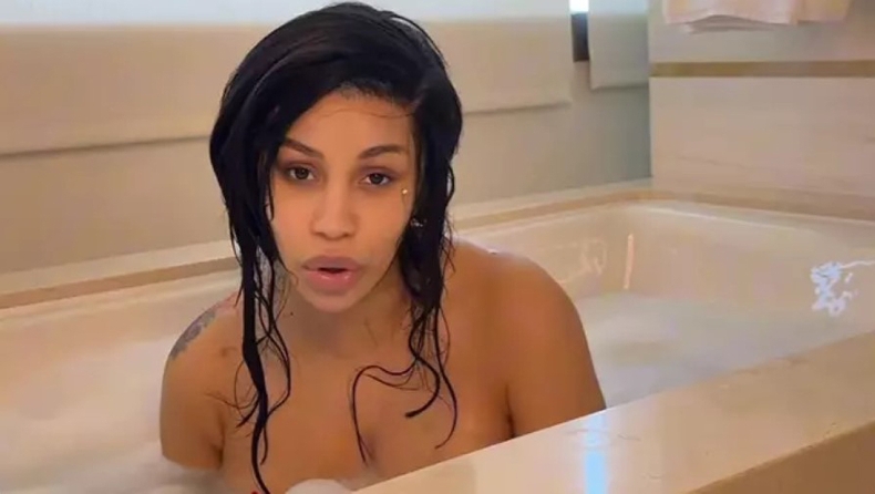 Η αηδιαστική συνήθεια της ράπερ Cardi B στο ντους που σοκάρει τους θαυμαστές της - και όχι μόνο