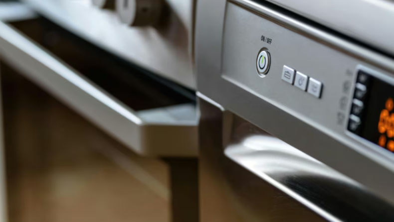 Δεν είναι ο φούρνος ούτε το air condition: Η συσκευή που καίει όσο… 65 ψυγεία μαζί!