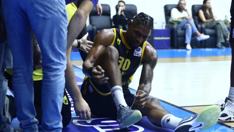 Περιστέρι - ΑΕΚ: Αγχώθηκαν οι «κιτρινόμαυροι» με Σίλβα, γύρισε το πόδι του αλλά επέστρεψε στο παρκέ