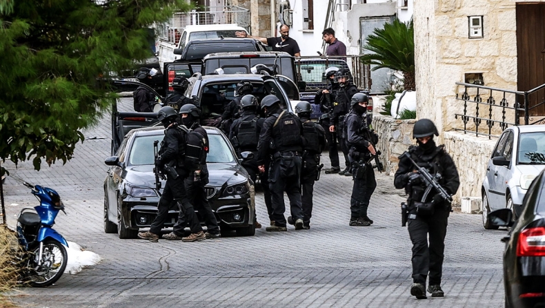 Βορίζια: Βίντεο με τη μεταγωγή των τριών στο αστυνομικό Μέγαρο Ηρακλείου - Πώς έγινε η παράδοση