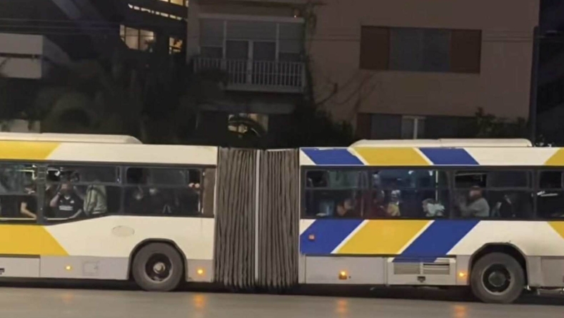 Ολυμπιακός-Αϊντχόφεν: Ολλανδοί οπαδοί κάνουν αστικό λεωφορείο να... χοροπηδάει (vid)