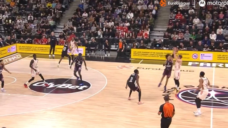 Ομπστ: Το τρομερό τρίποντο που πέτυχε από το logo στο Παρί- Μπάγερν 