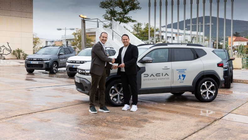 Αυθεντικός Μαραθώνιος Αθήνας: Ο Κώστας Κεντέρης παρέλαβε το στόλο αυτοκινήτων της Dacia