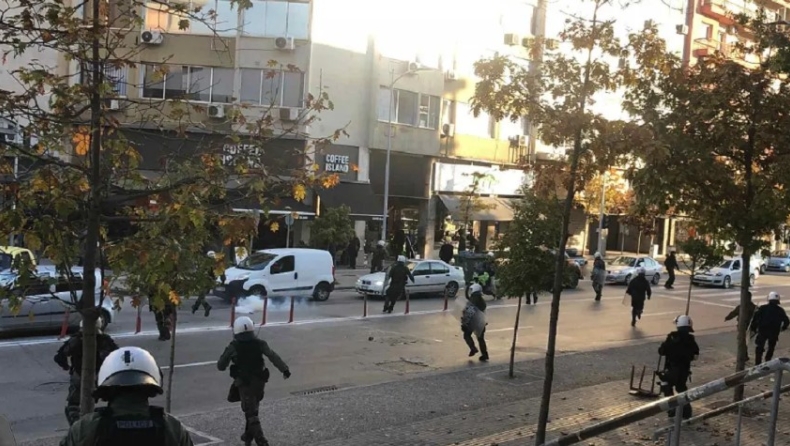 Επεισόδια έξω από το δικαστήρια Θεσσαλονίκης πριν το εφετείο για την δολοφονία Καμπανού