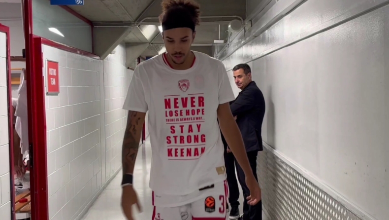 Αρμάνι - Ολυμπιακός: Με φανέλες Έβανς στο ζέσταμα οι «ερυθρόλευκοι» - «Ποτέ μη χάνεις την ελπίδα, μείνε δυνατός»