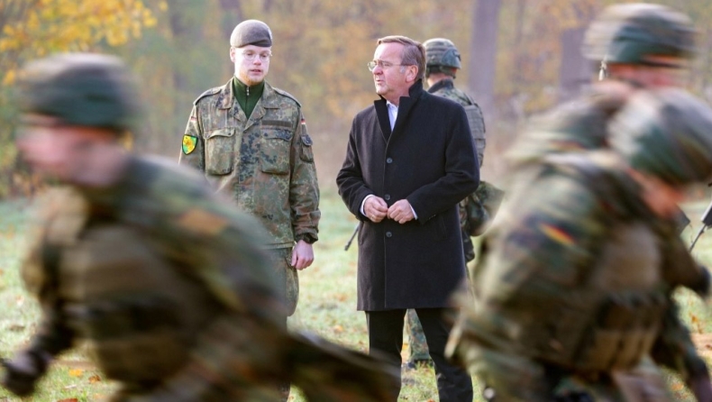 Γερμανία: Ο υπουργός Άμυνας προειδοποιεί για το τελευταίο ειρηνικό καλοκαίρι στην Ευρώπη!