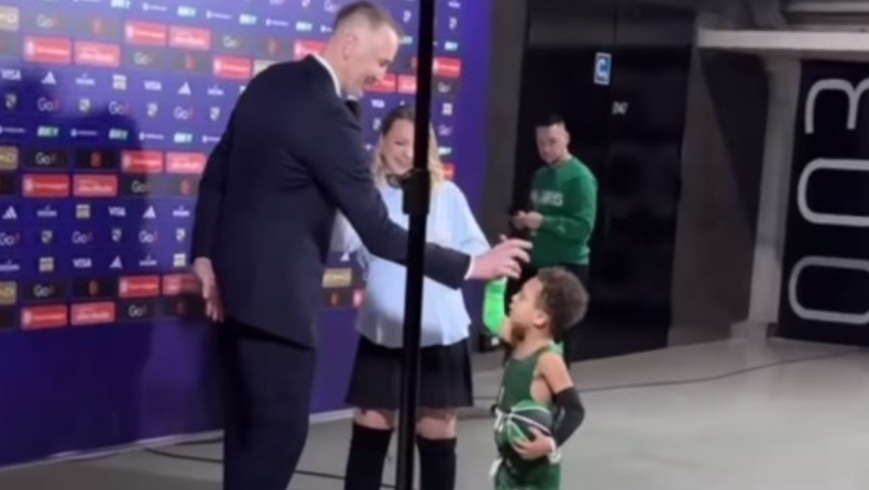 Yπέροχος ο γιος του Γουίλιαμς Γκος: Διέκοψε flash interview για να χαιρετήσει τον προπονητή (vid)