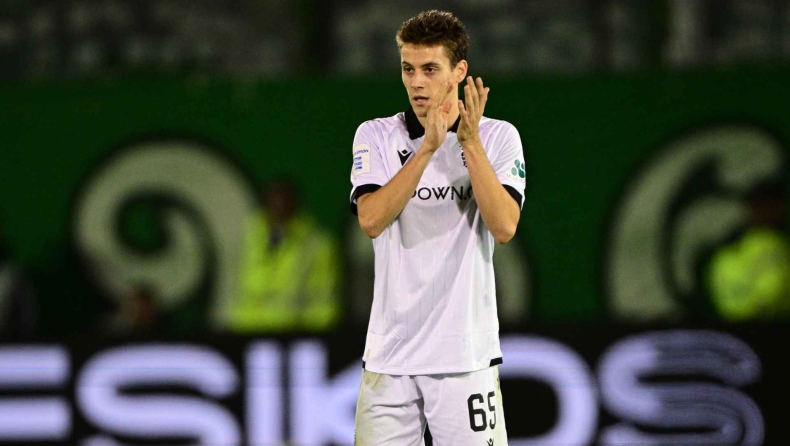 Η στιγμή που ο Κωνσταντέλιας ανταποδίδει το χειροκρότημα της Λεωφόρου (vid)