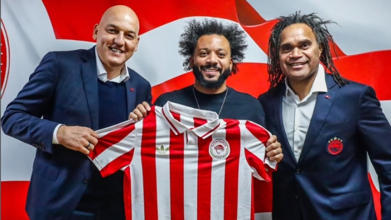 Ολυμπιακός: Ο Μαρσέλο με την επετειακή φανέλα δίπλα σε Κοβάσεβιτς και Καρεμπέ