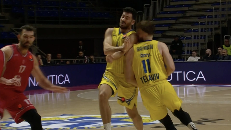 EuroLeague: Το χειρότερο σφύριγμα, έπεσε πάνω σε συμπαίκτη του και χρεώθηκε αντιαθλητικό φάουλ στον αντίπαλο!
