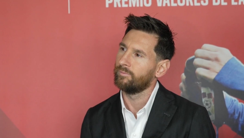 Μέσι: Δάκρυσε κατά την παραλαβή του βραβείου για τον πιο αγαπητό παίκτη της Μπαρτσελόνα (vid)