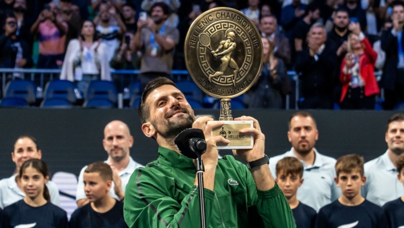 Ο Νόβακ Τζόκοβιτς με το τρόπαιο του Hellenic Championship