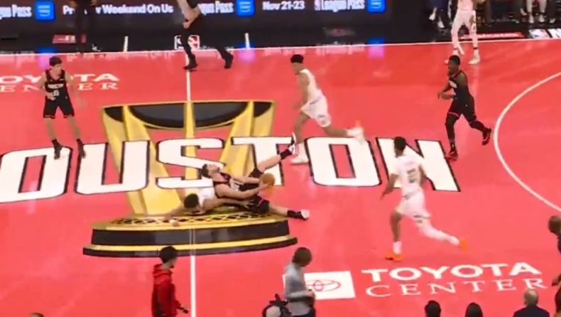 Σένγκουν: Αδιανόητη no look πάσα πεσμένος στο παρκέ (vid)