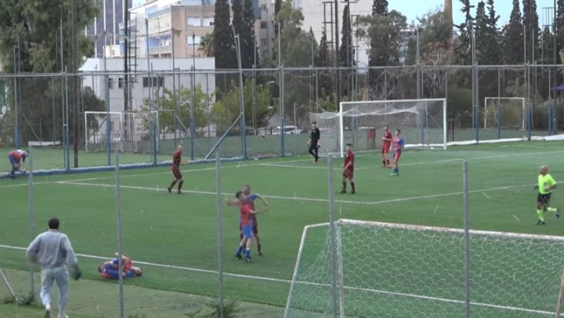 Παίκτης σε αγώνα της Β' ΕΠΣΑ κλώτσησε, έριξε γροθιά σε αντιπάλους του και αποβλήθηκε