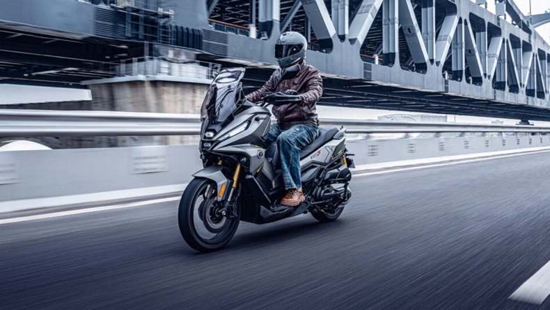 Voge SR450X: Το πρώτο δικύλινδρο adventure scooter στην κατηγορία είναι γεγονός (vid)