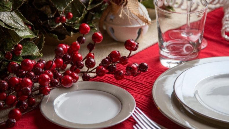 Δεν… μπλέκεις με ρεβεγιόν; Πέντε στέκια για ανέμελα Χριστουγεννιάτικα φαγοπότια