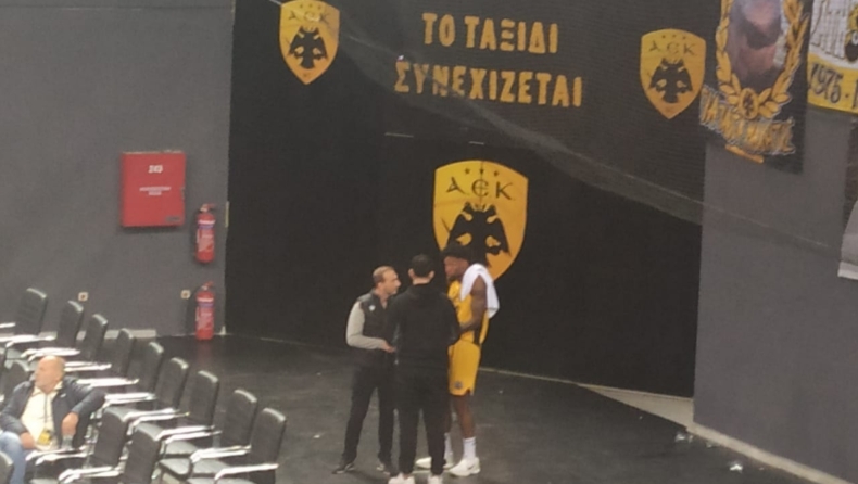 ΑΕΚ: Έφυγε με πρόβλημα ο Σίλβα στον οπίσθιο μηριαίο, αλλά επέστρεψε