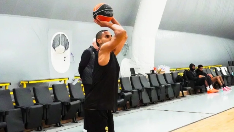  AEK: Πλήγμα με Κλαβέλ